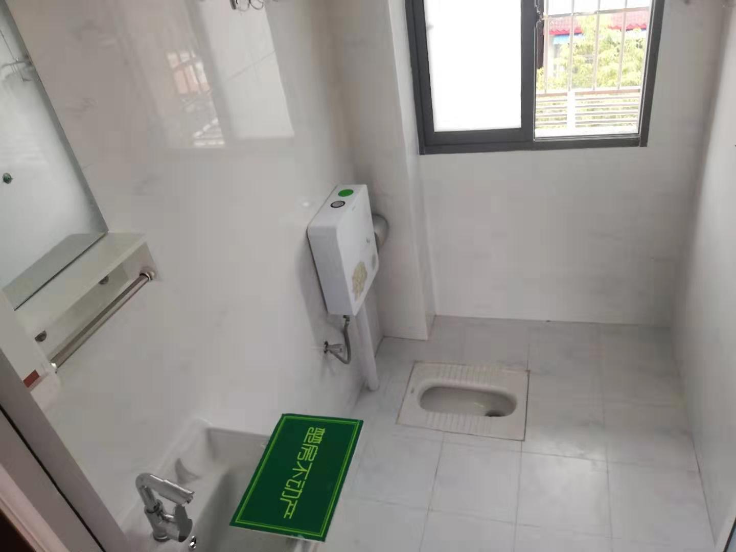 一中对面 房阳光小院出租