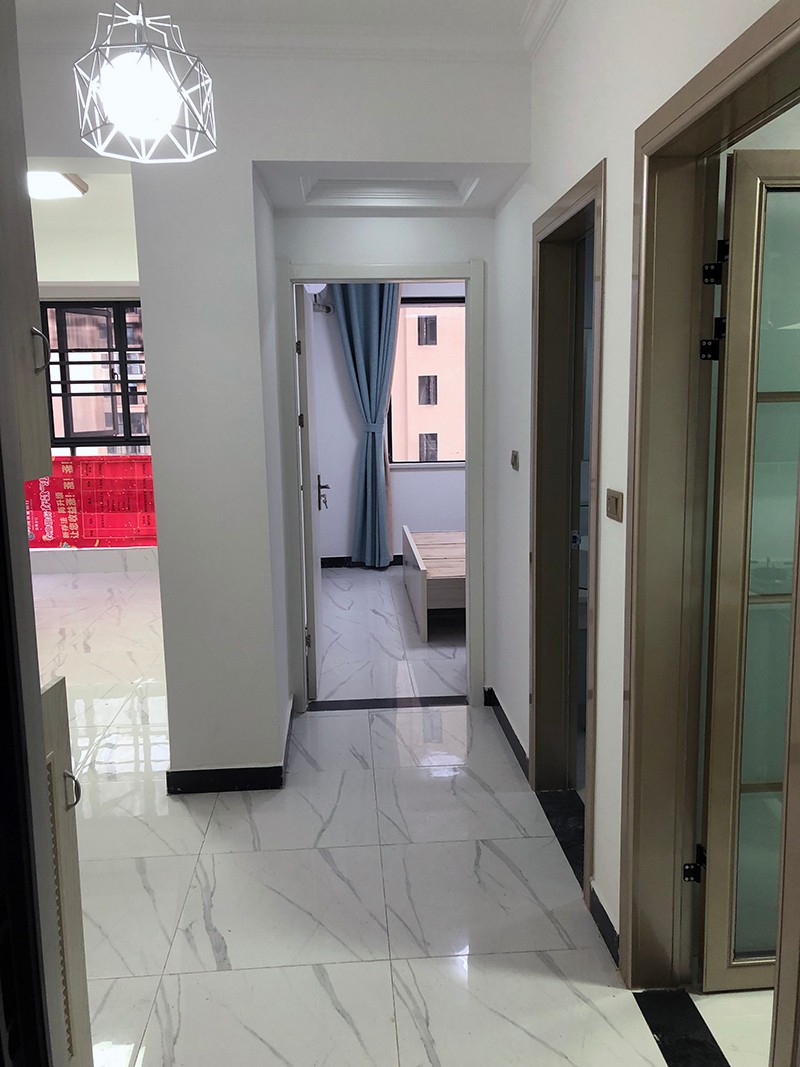 荣怀及第世家年前已装修好无中介费家电齐全有宽带！直接提包入住！荣怀 陪读