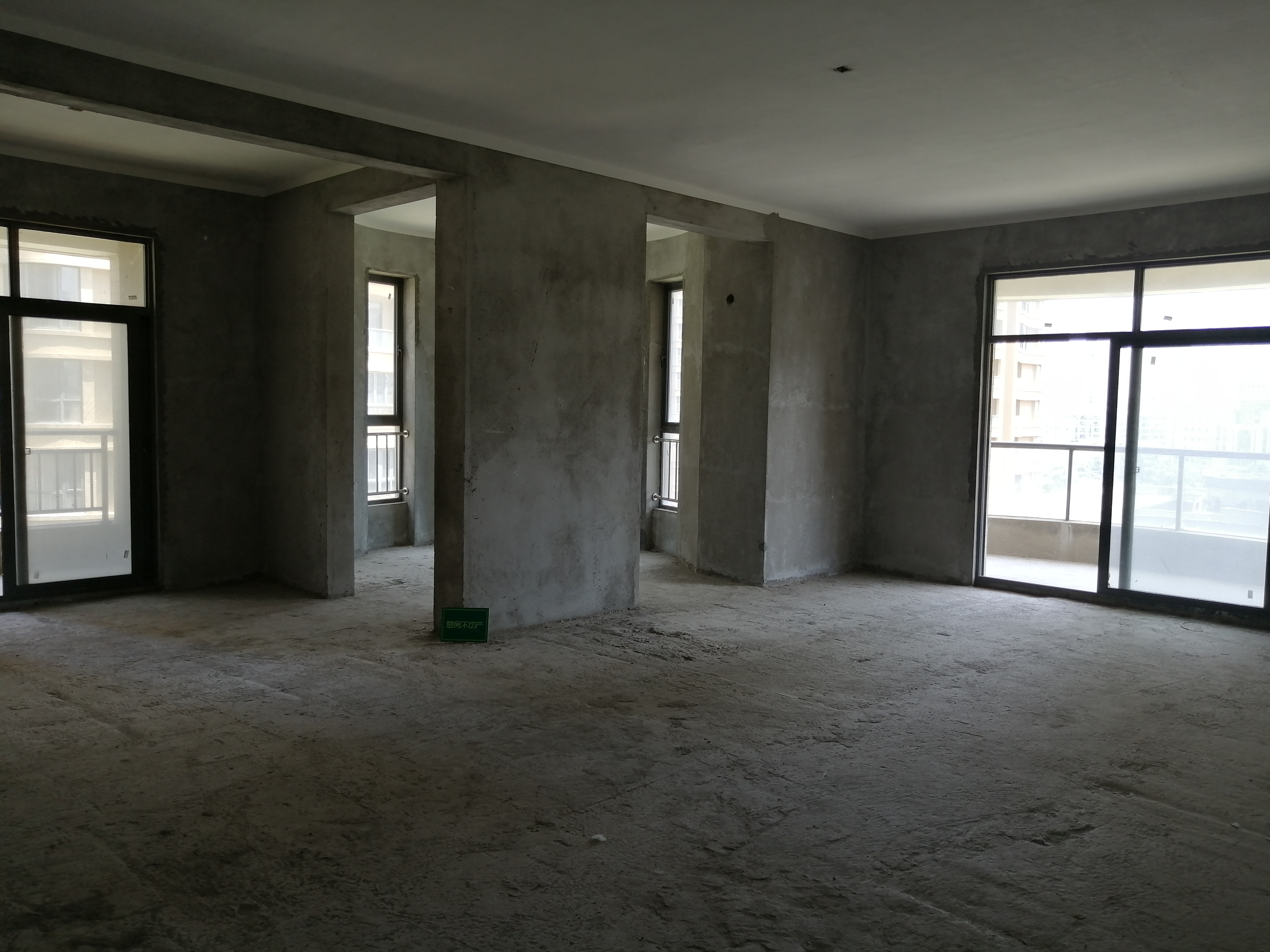 御台公馆毛坯大四房楼层好格局好另外带车位诚意出售大平层