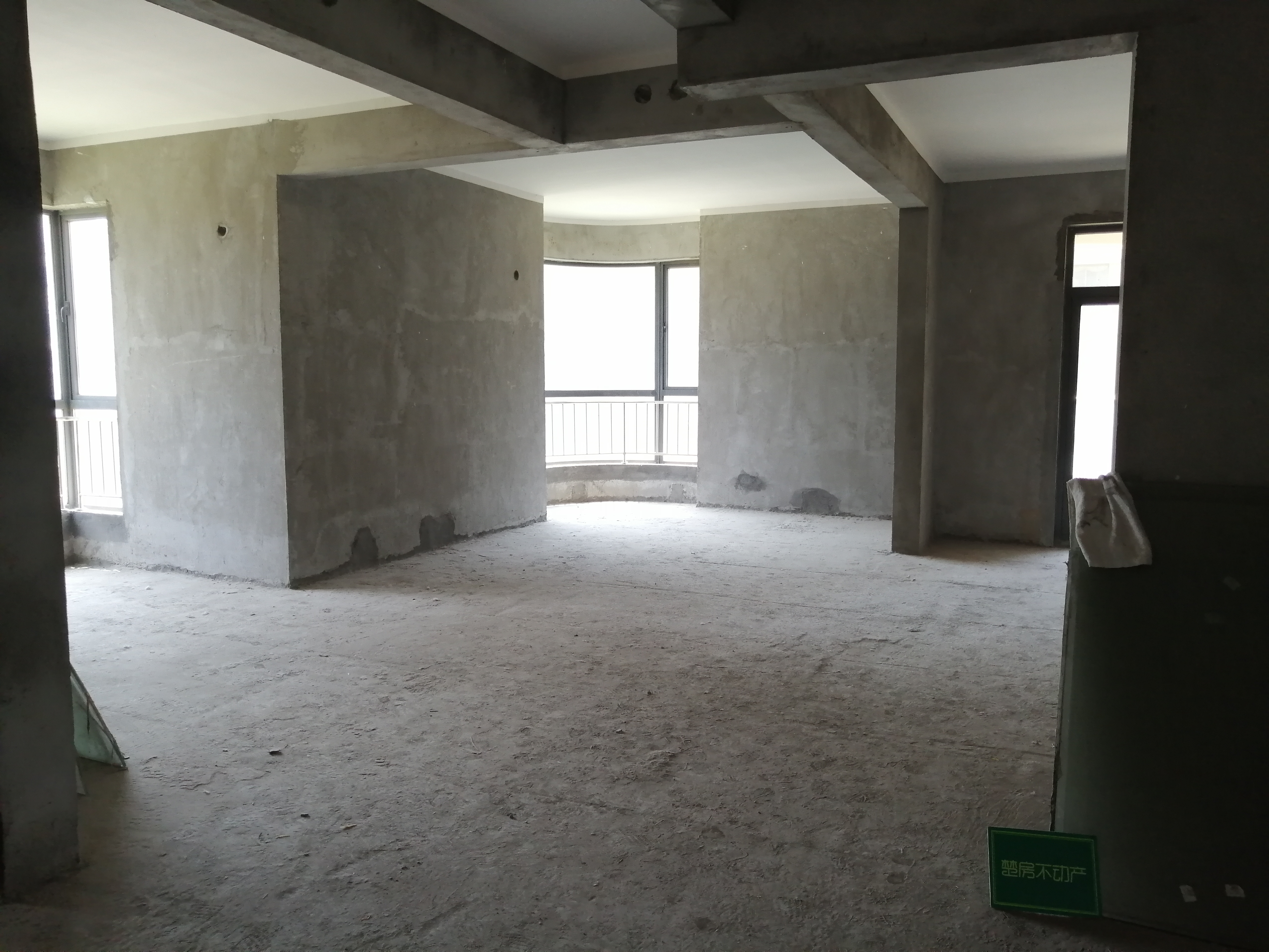 御台公馆毛坯大四房楼层好格局好另外带车位诚意出售大平层