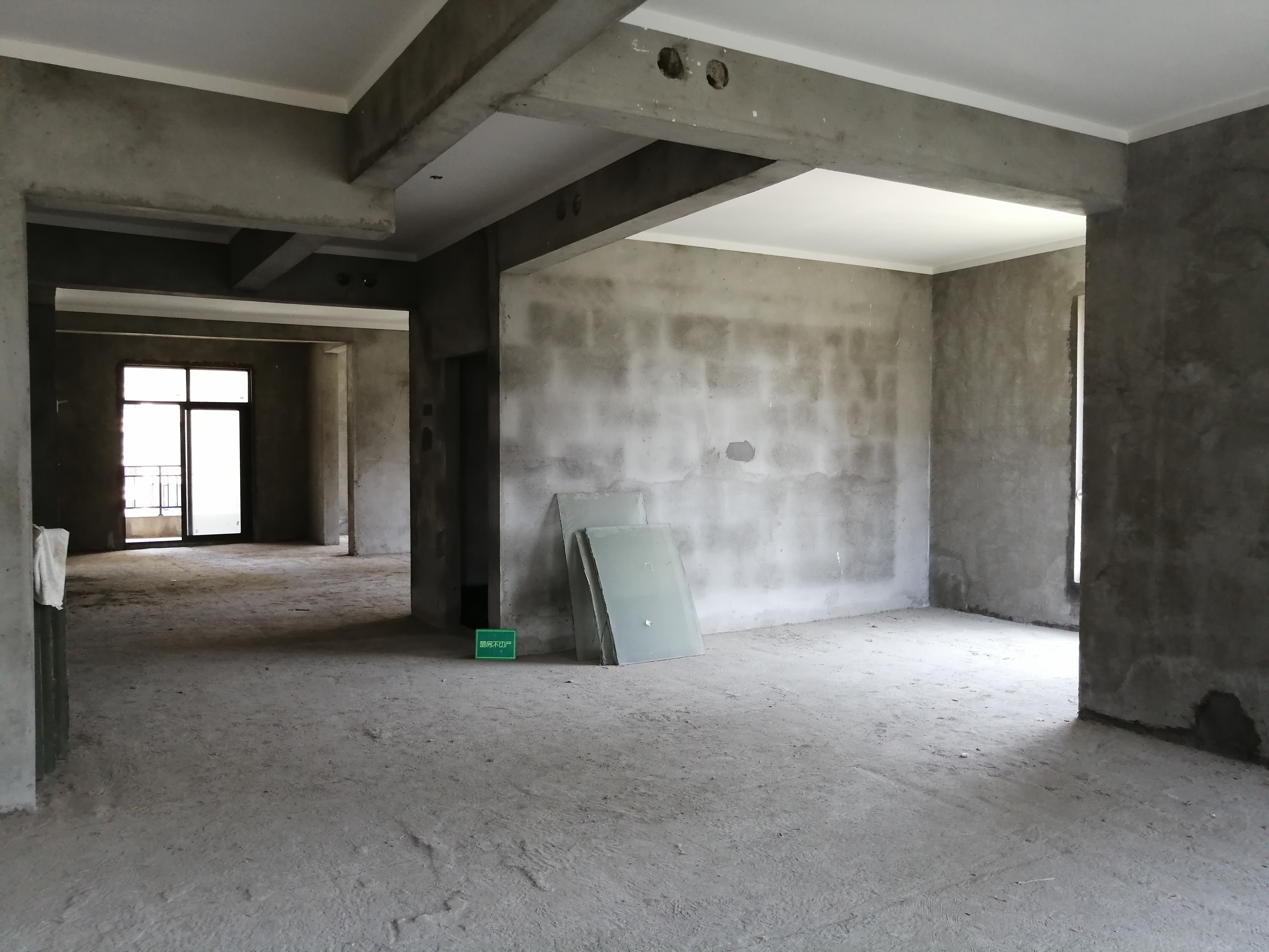 御台公馆毛坯大四房楼层好格局好另外带车位诚意出售大平层