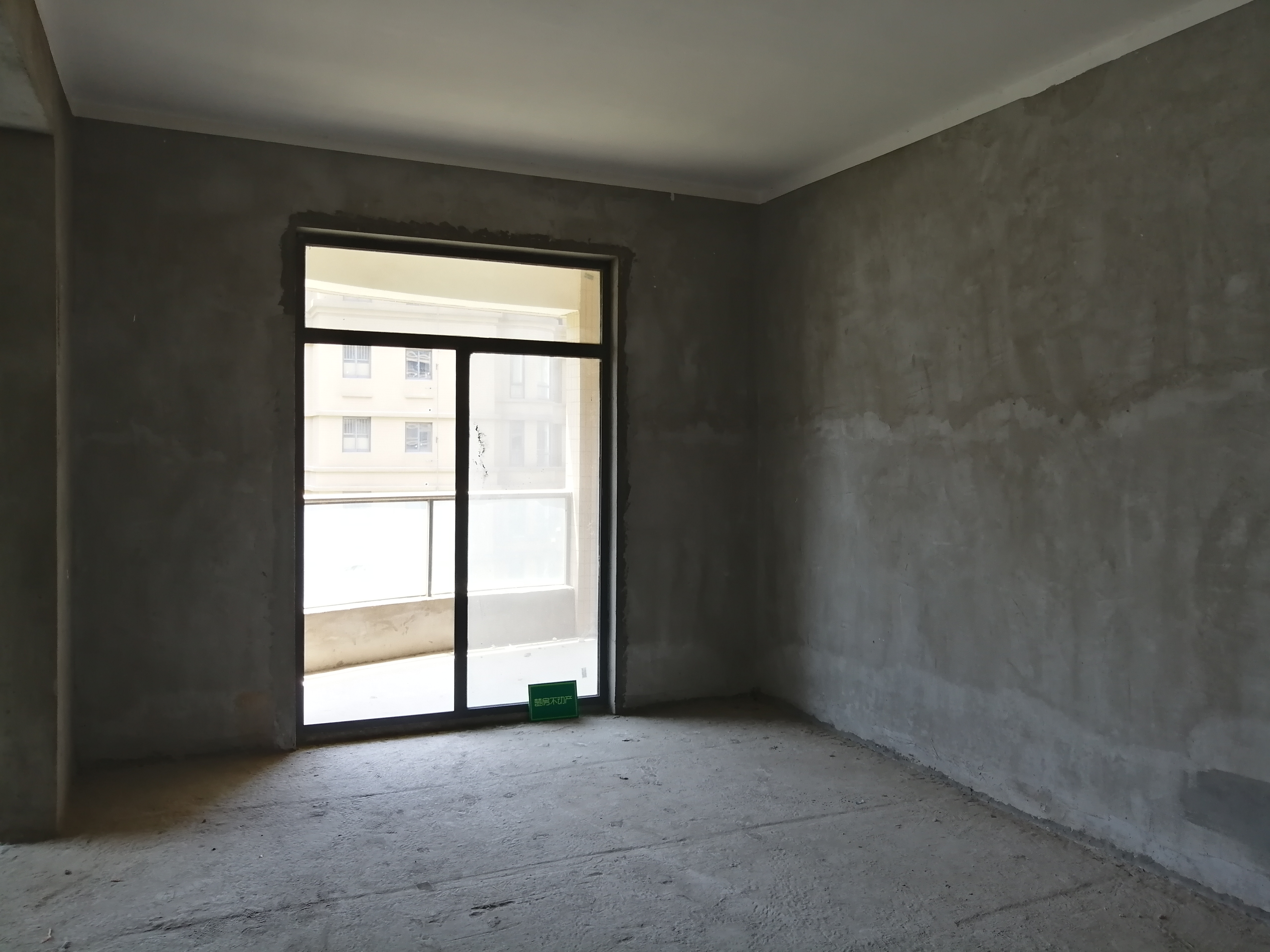 御台公馆毛坯大四房楼层好格局好另外带车位诚意出售大平层