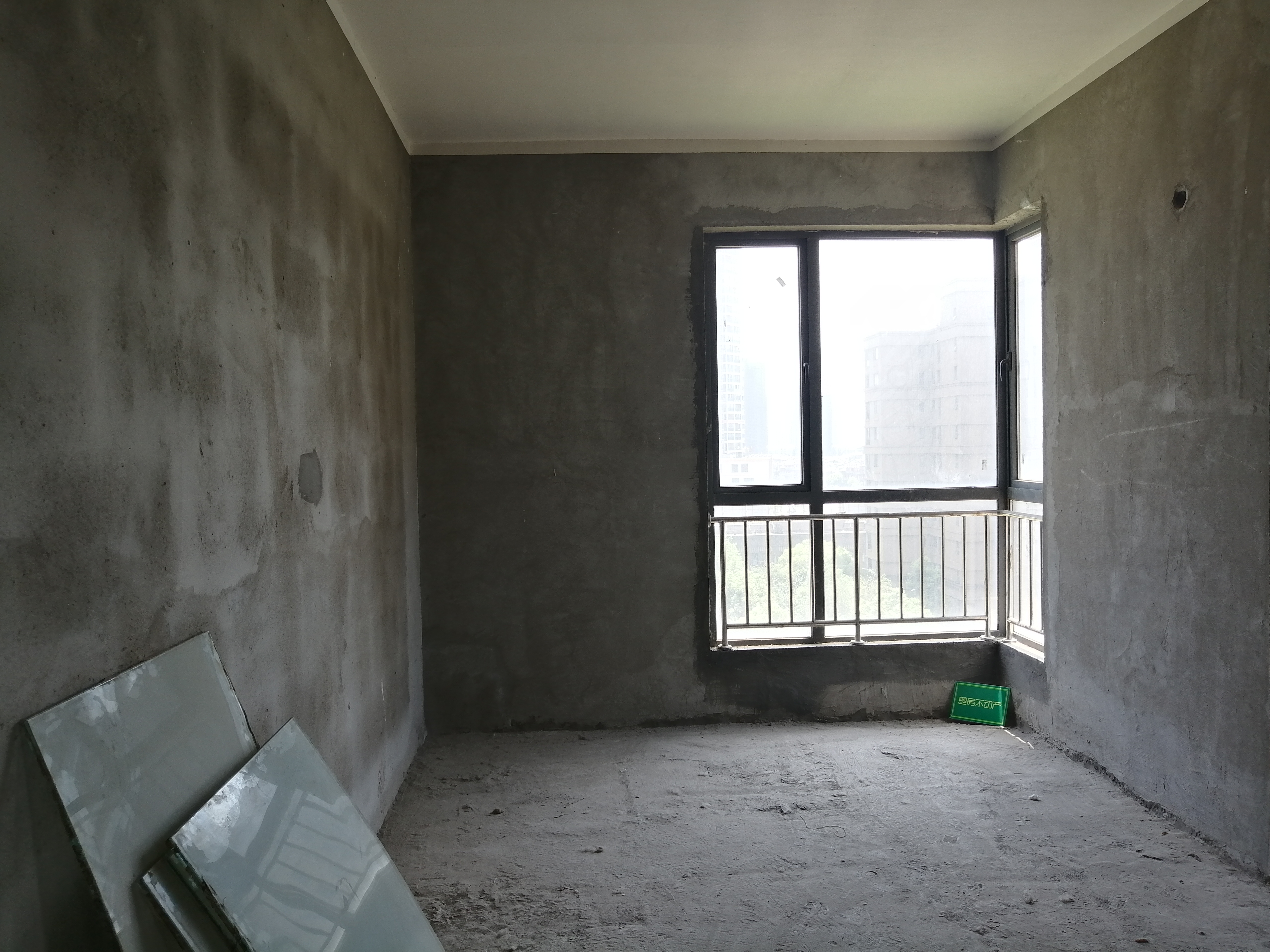 御台公馆毛坯大四房楼层好格局好另外带车位诚意出售大平层