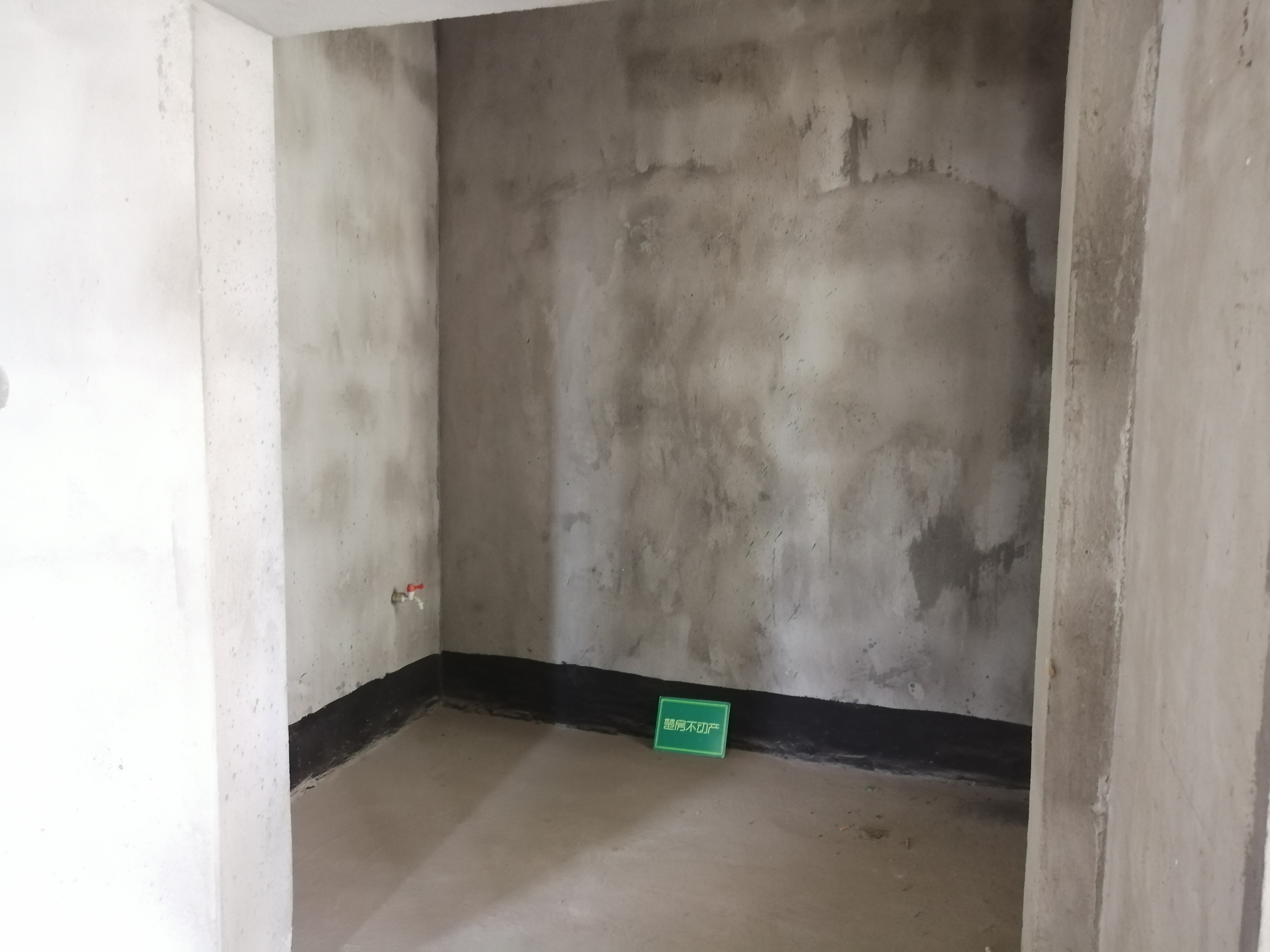 御台公馆毛坯大四房楼层好格局好另外带车位诚意出售大平层