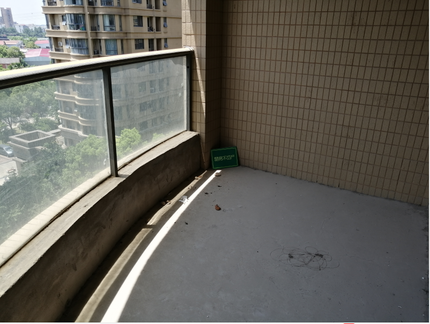 御台公馆毛坯大四房楼层好格局好另外带车位诚意出售大平层