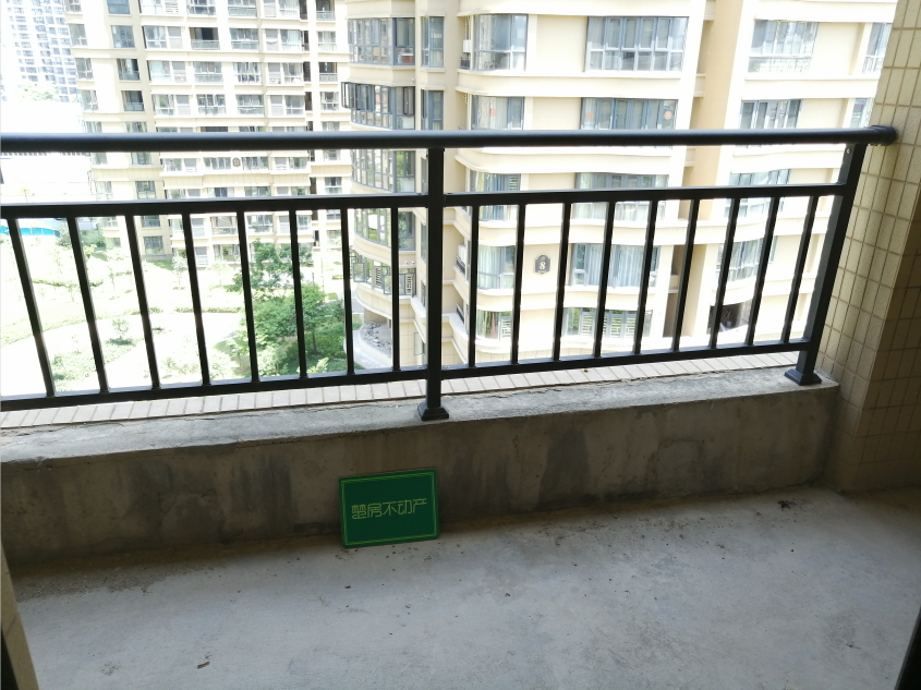 御台公馆  毛坯大四房  楼层好  格局好 另外带车位  诚意出售 大平层