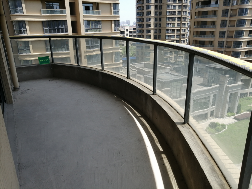 御台公馆毛坯大四房楼层好格局好另外带车位诚意出售大平层