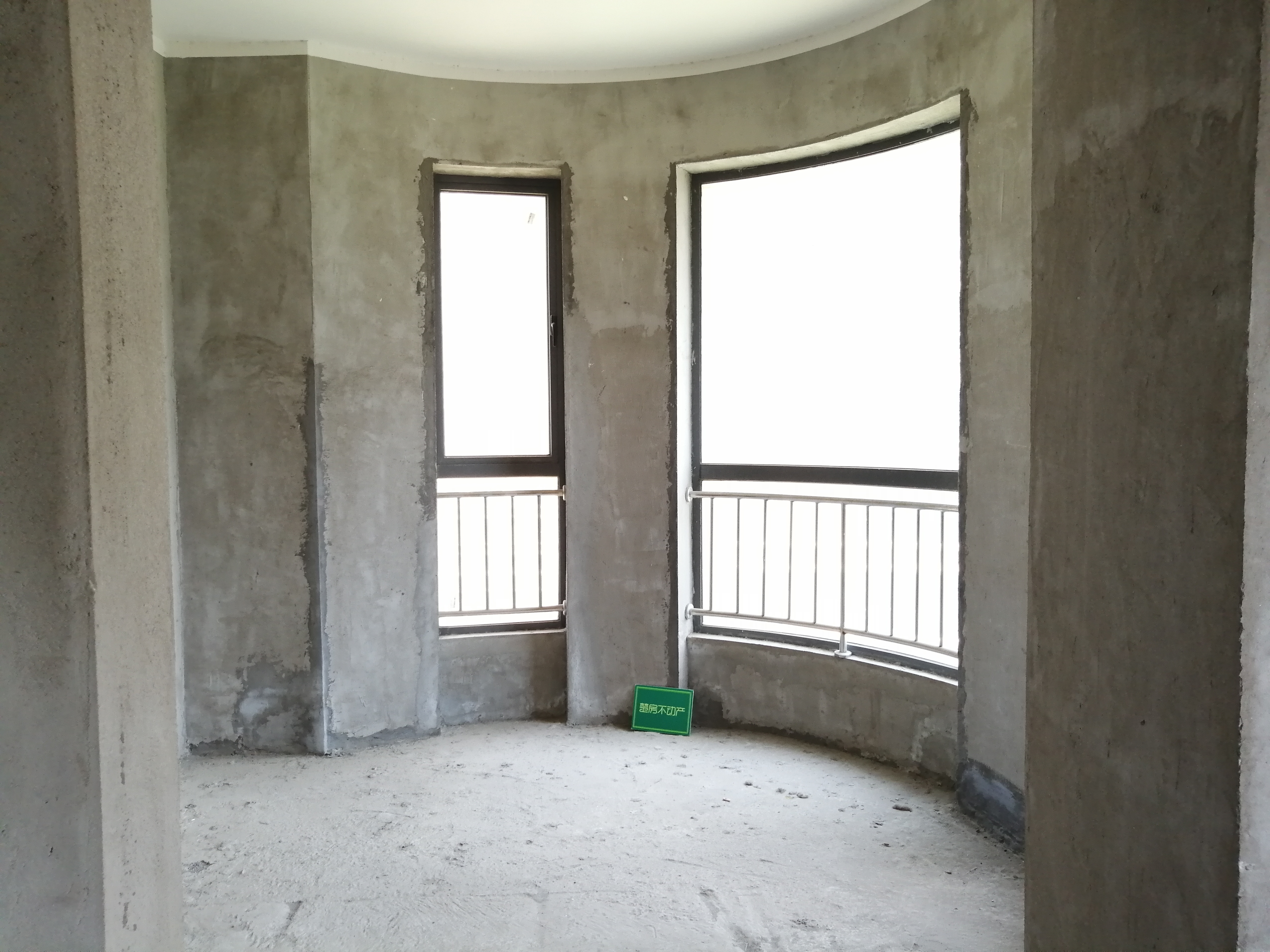 御台公馆毛坯大四房楼层好格局好另外带车位诚意出售大平层