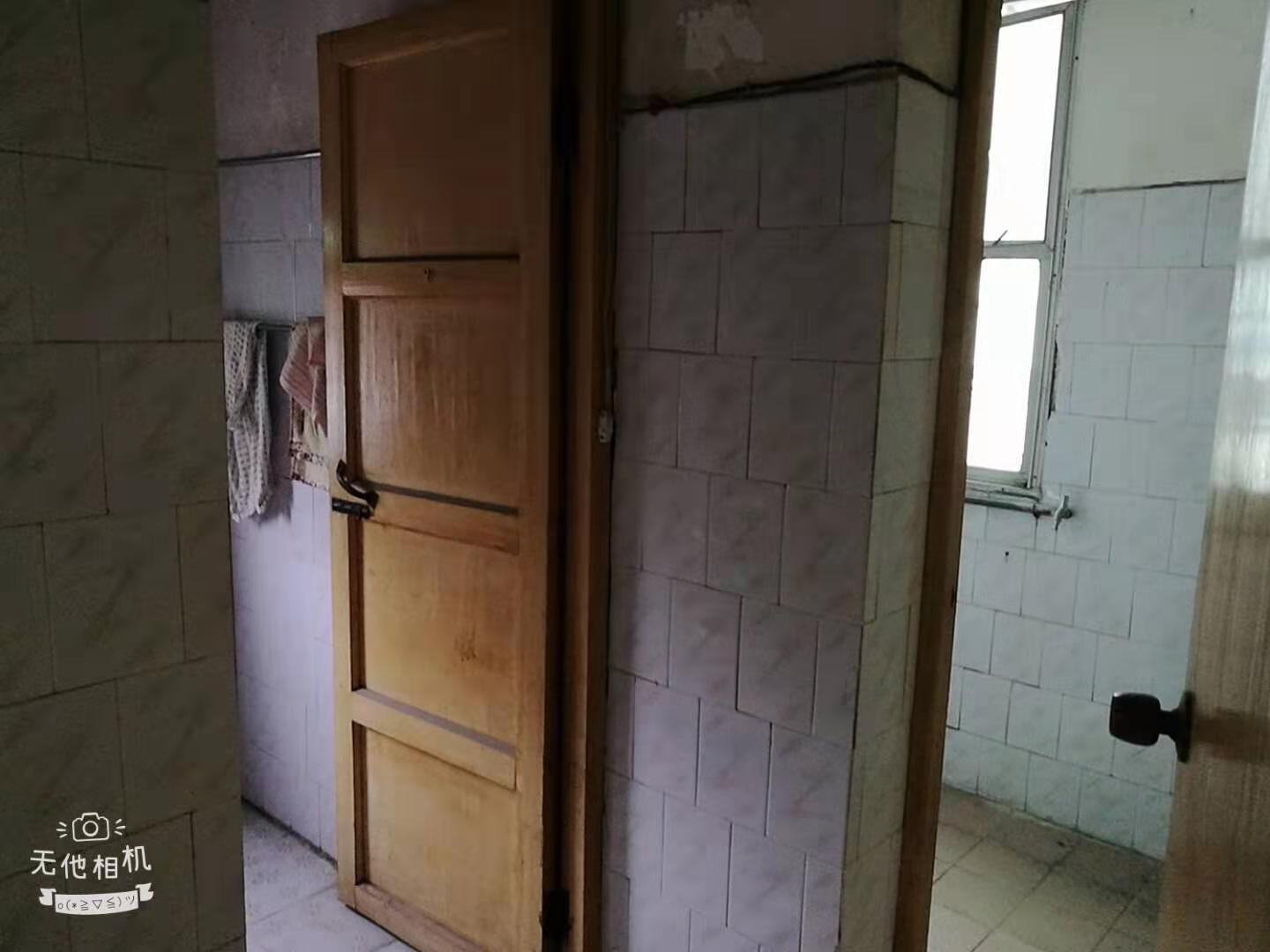 沔阳大道上紧邻四中的 房