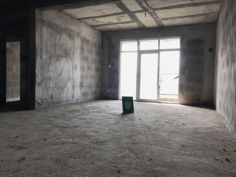 新三中旁 汉江景苑 纯毛坯 南北通透 大三房 出门就是校