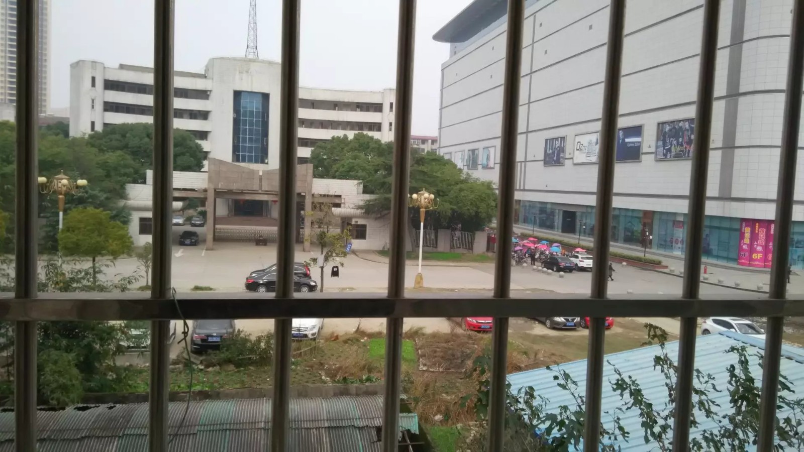 武商、老年大学对面