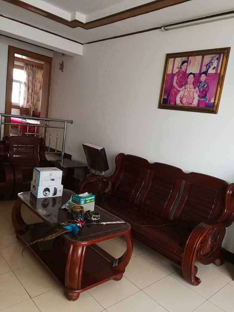 复州花园6楼三室两厅