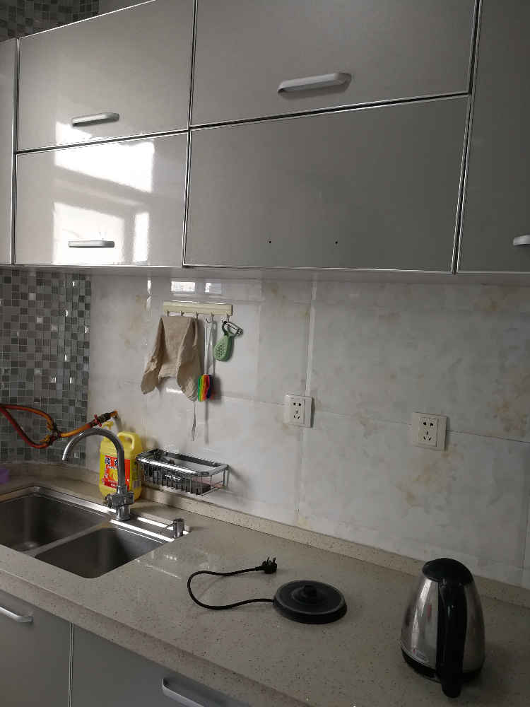 复州花园6楼三室两厅