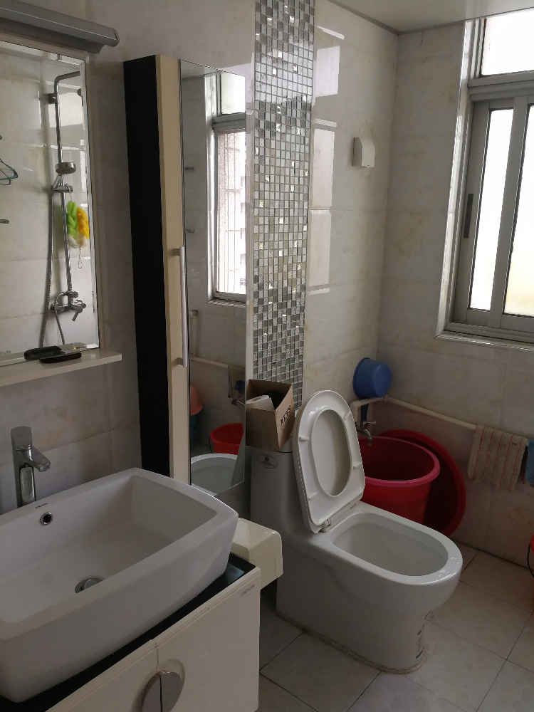 复州花园6楼三室两厅