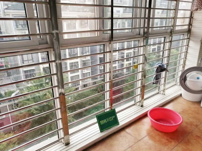 和园公馆房东急售精装复试大四房 老证