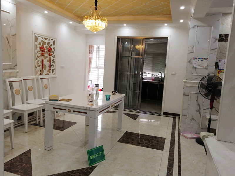 和园公馆房东急售精装复试大四房 老证