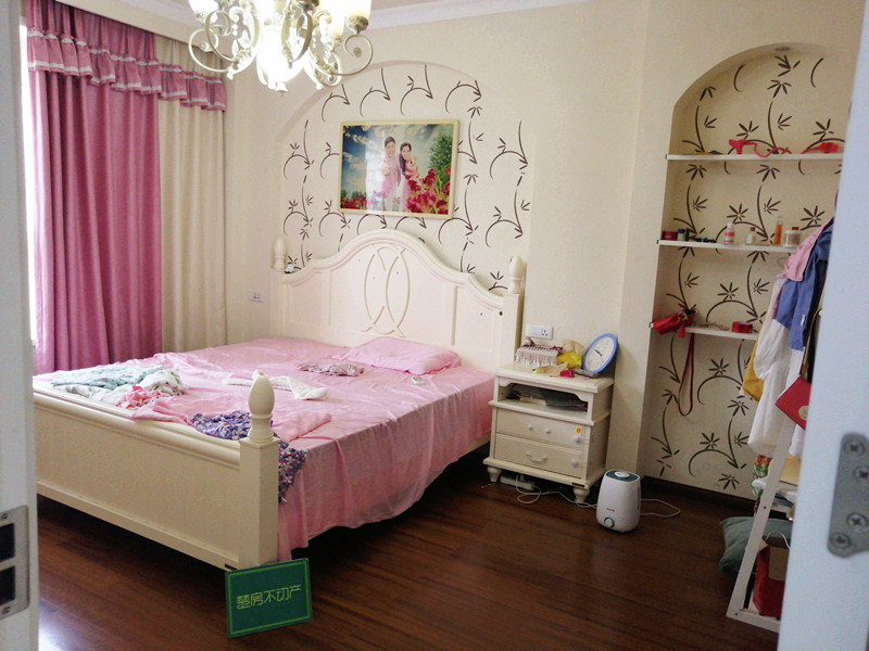 和园公馆 房东急售  精装复试大四房  买一层送一层 老证