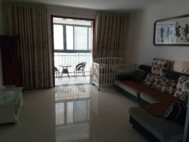 凤凰城园一房一厅可改两房新装修、红本在手、大阳台朝南户型方正