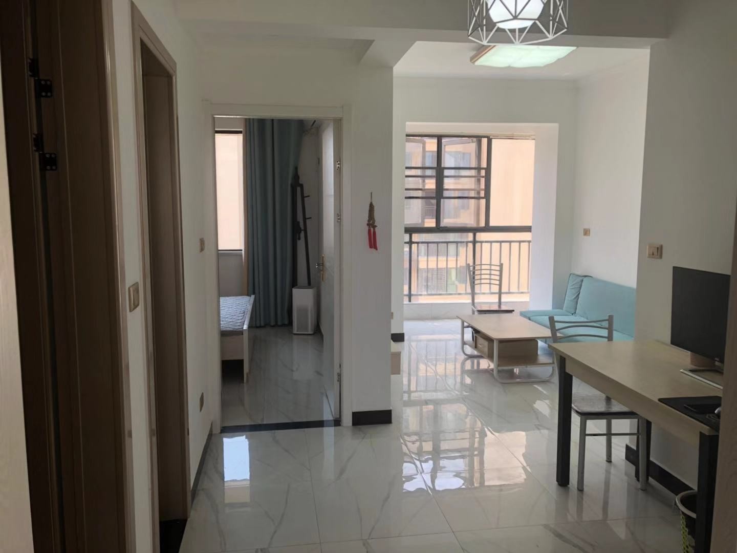 荣怀及第世家年前已装修好无中介费家电齐全有宽带！直接提包入住！荣怀 陪读