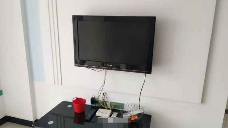 一中附近精装修2房，房东包物业，包宽。带采光超好。