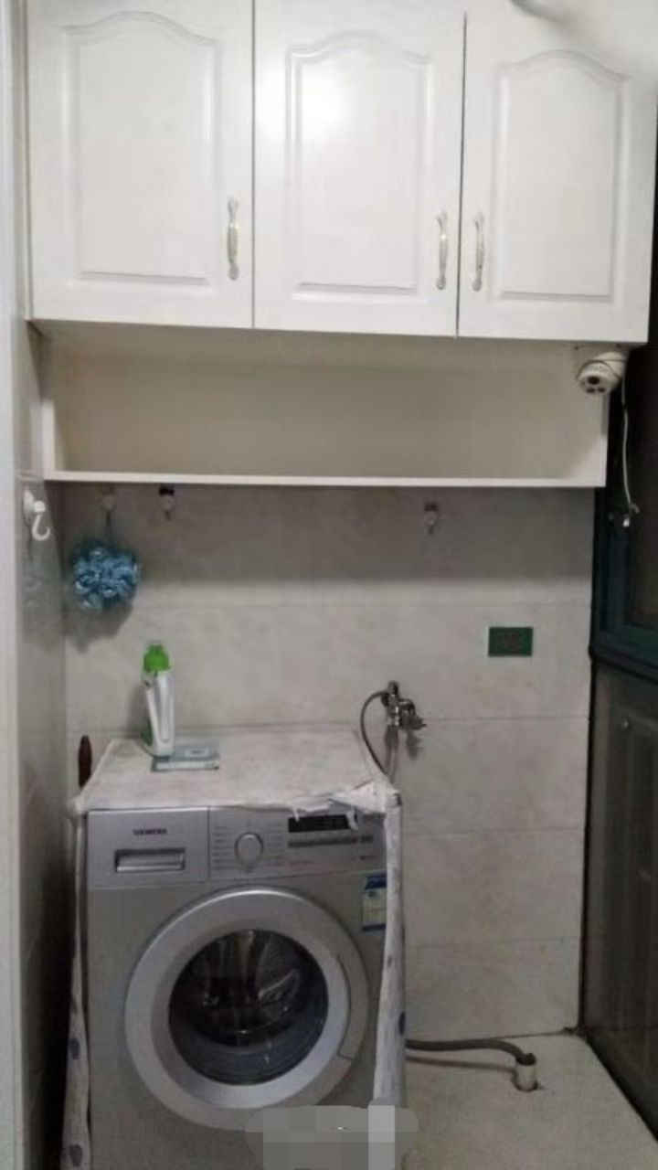 一中附近精装修2房，房东包物业，包宽。带采光超好。