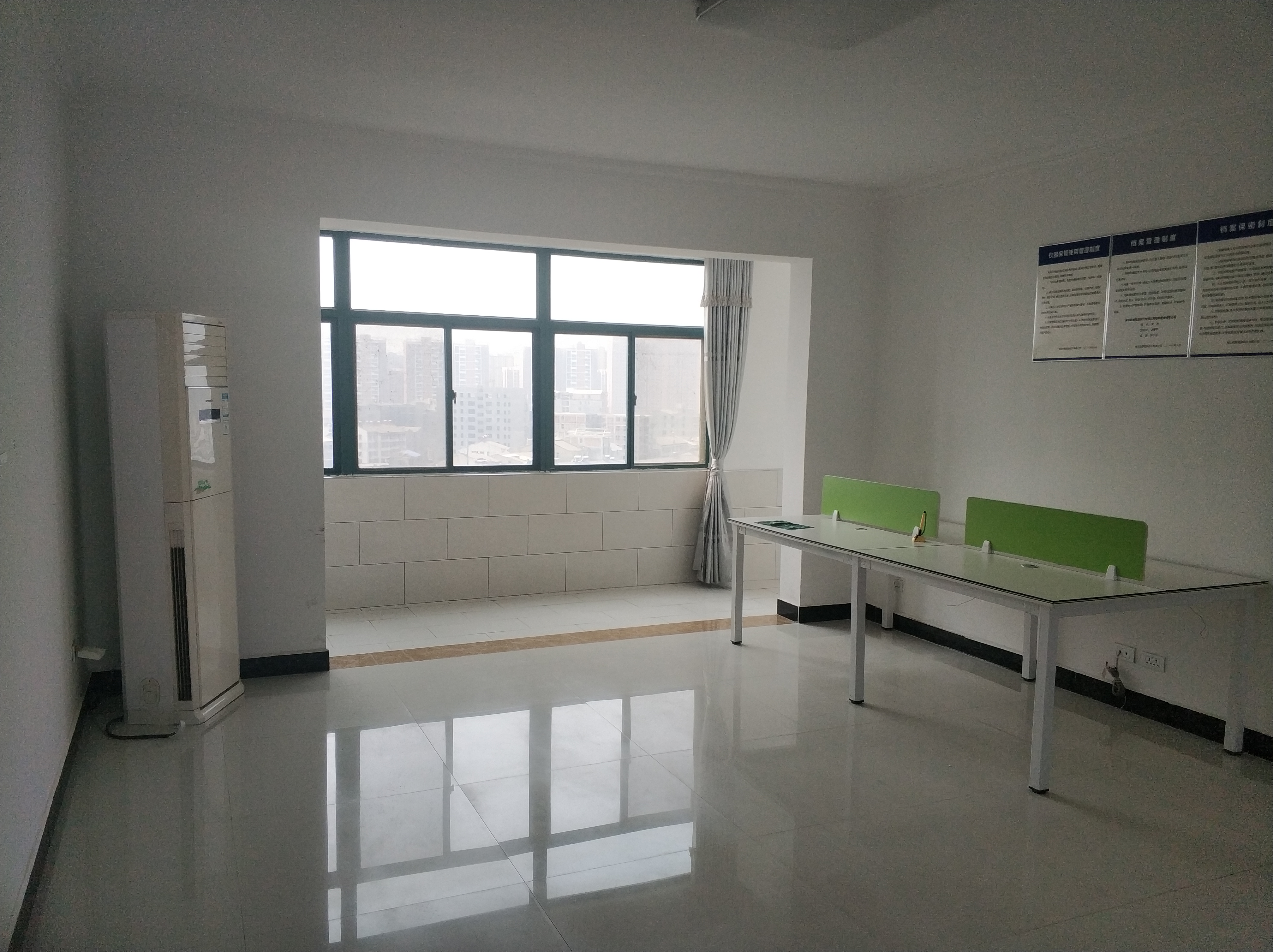 城市花园简装4房可办公可居住武商步行街旁出门就是商场饭后也可步行街散步城市 证件齐全可过户看房方便