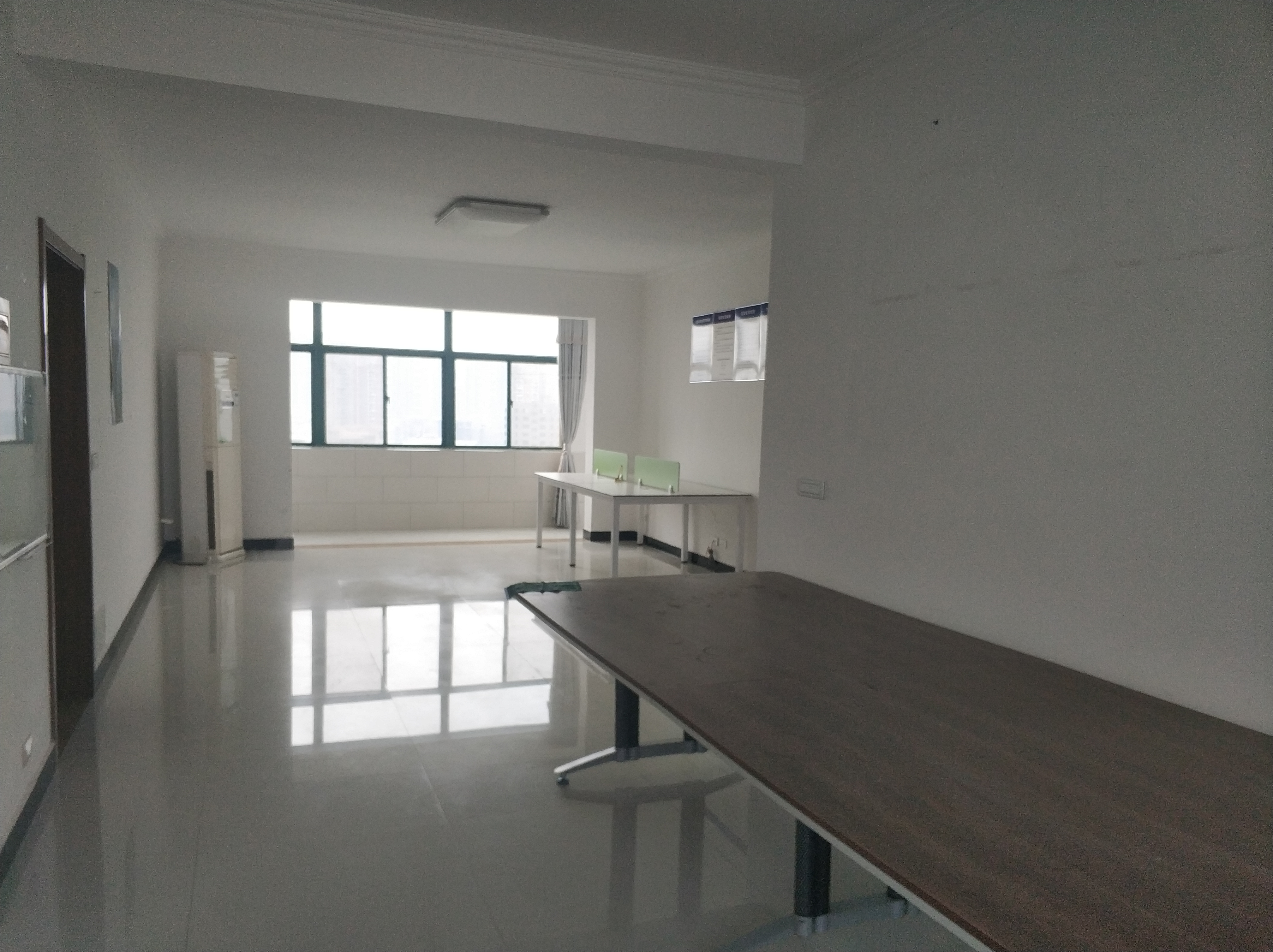 城市花园简装4房可办公可居住武商步行街旁出门就是商场饭后也可步行街散步城市 证件齐全可过户看房方便