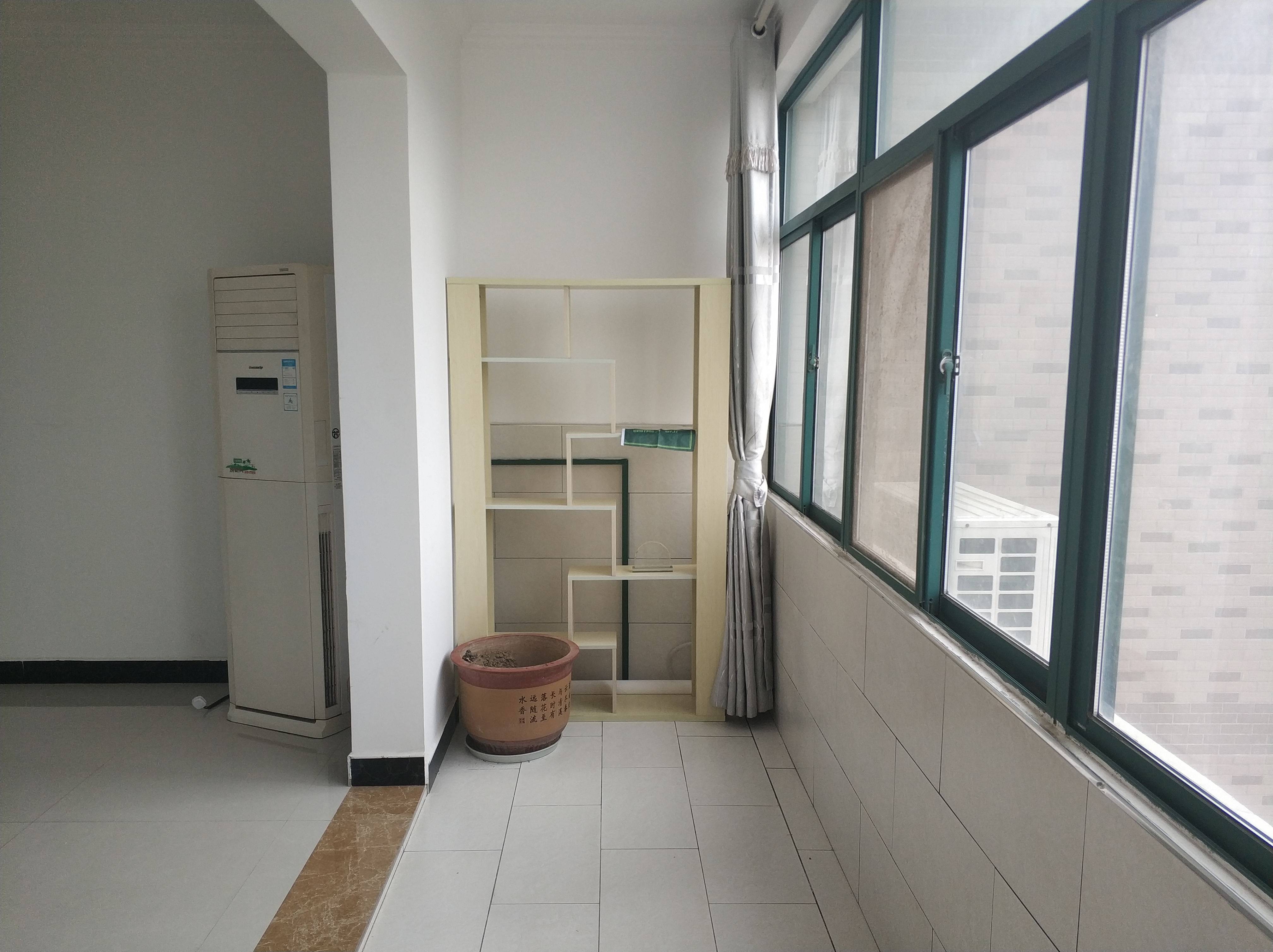 城市花园简装4房可办公可居住武商步行街旁出门就是商场饭后也可步行街散步城市 证件齐全可过户看房方便