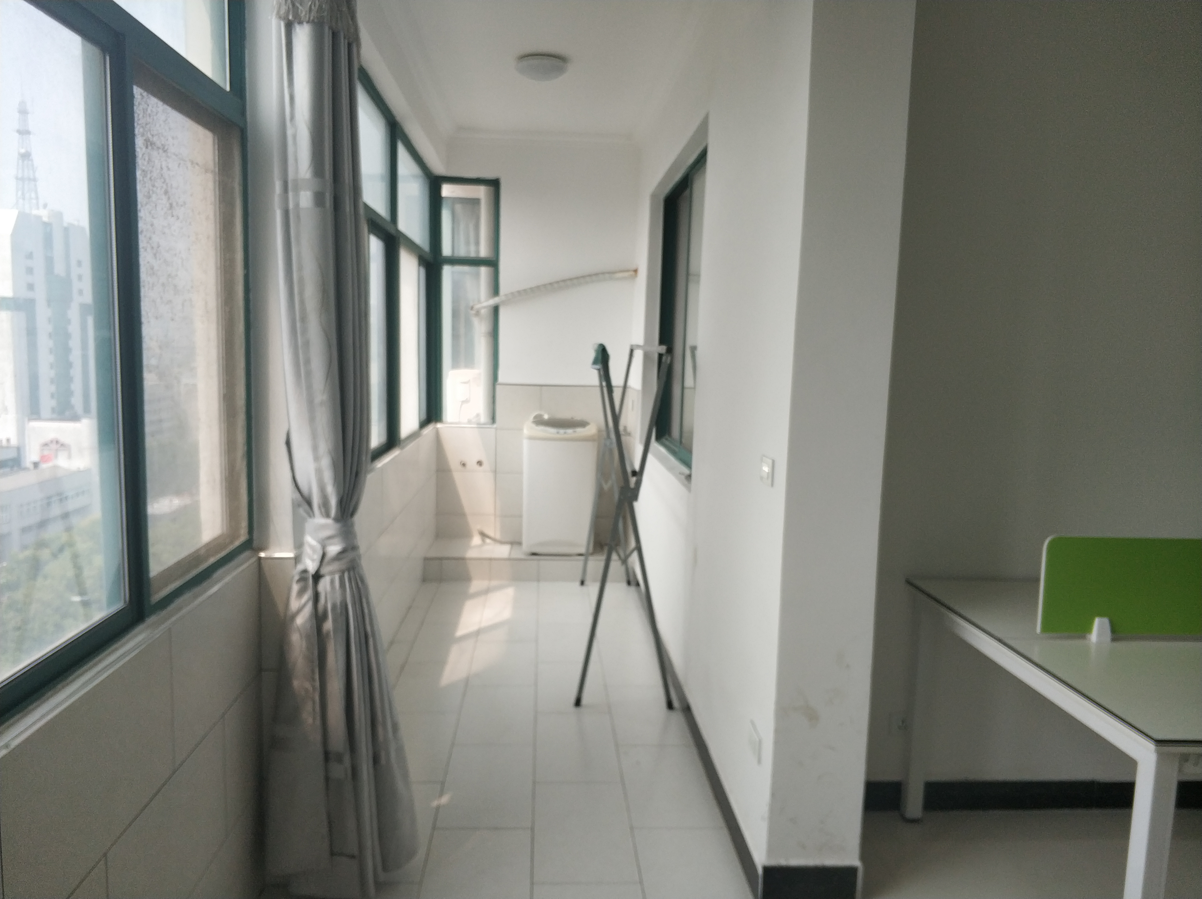 城市花园简装4房可办公可居住武商步行街旁出门就是商场饭后也可步行街散步城市 证件齐全可过户看房方便