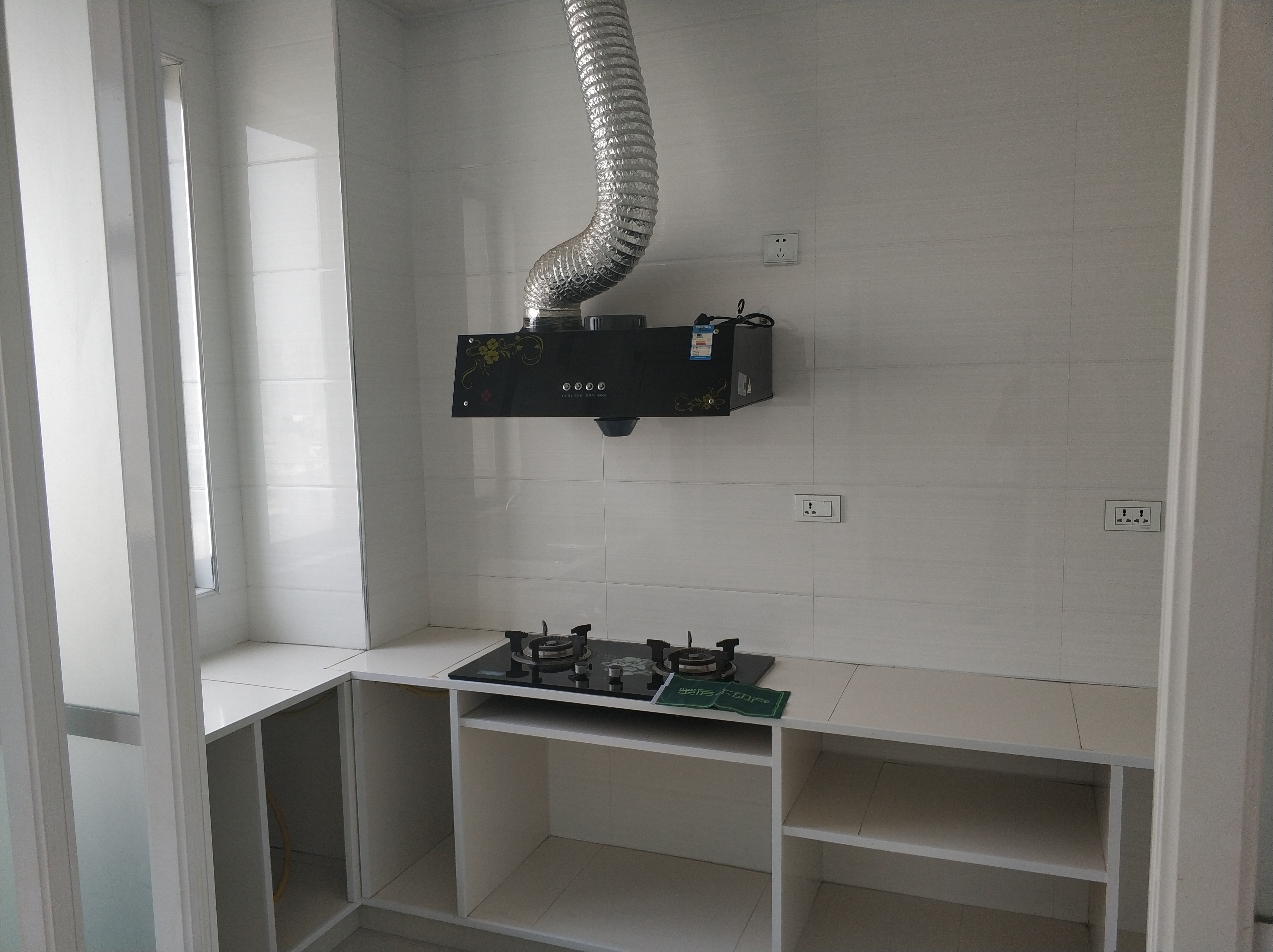 城市花园简装4房可办公可居住武商步行街旁出门就是商场饭后也可步行街散步城市 证件齐全可过户看房方便