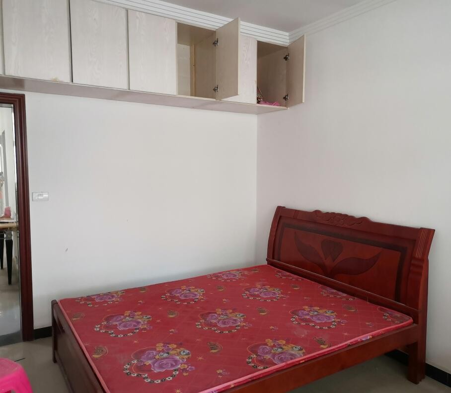 肖湾天佑一佰后面新房出租，靠近一中，3室2厅一卫.