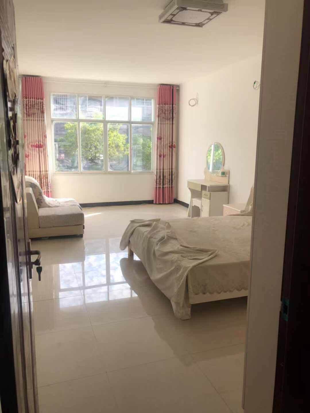 仙桃城区汉江边难得带院 立私房