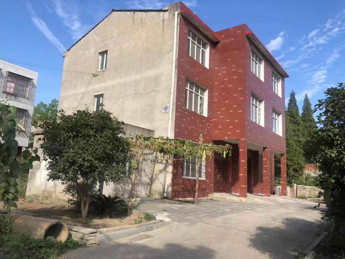 仙桃城区汉江边难得带院 立私房