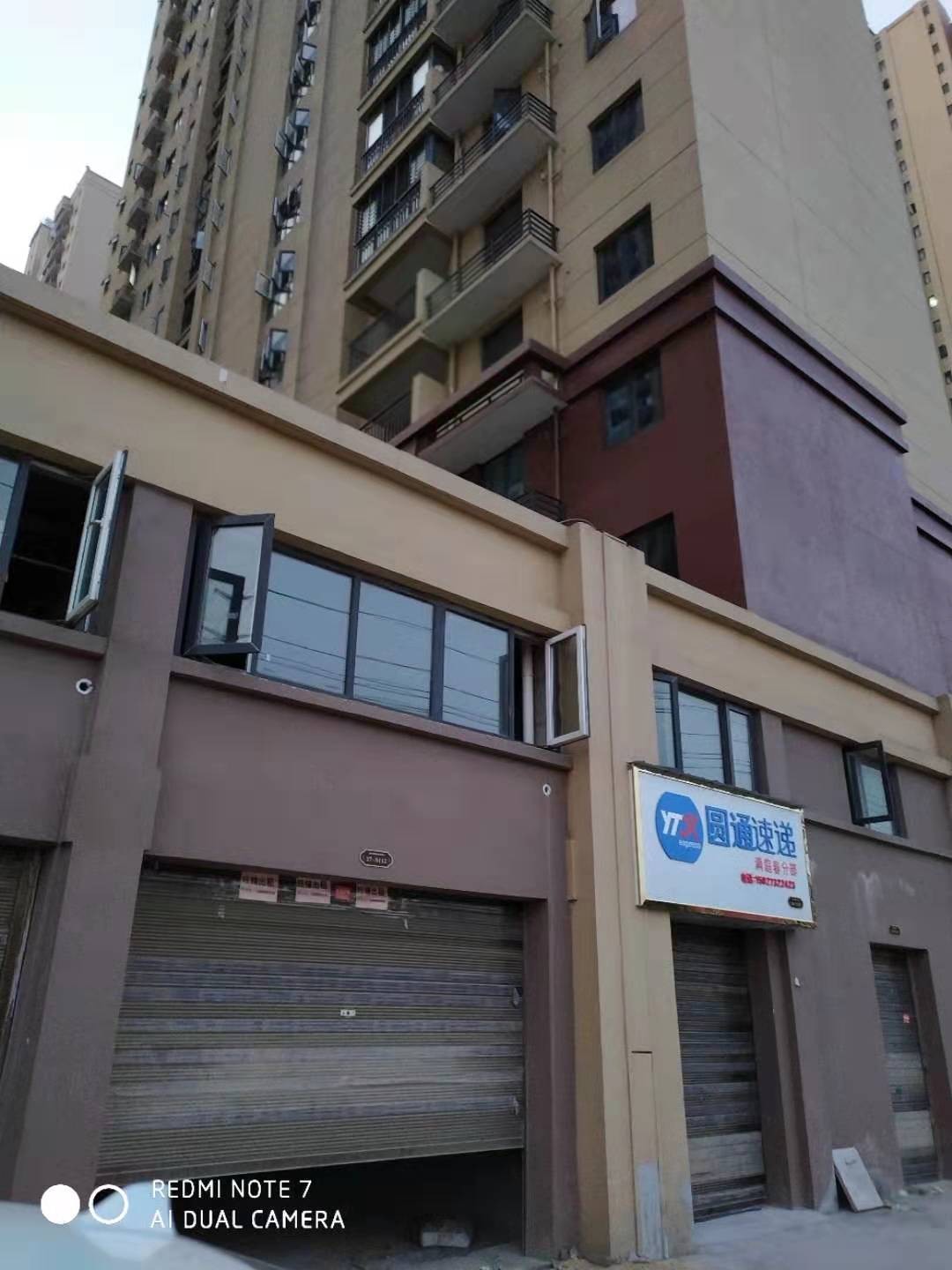 满庭春万人小区，黄金旺铺，财源广进！