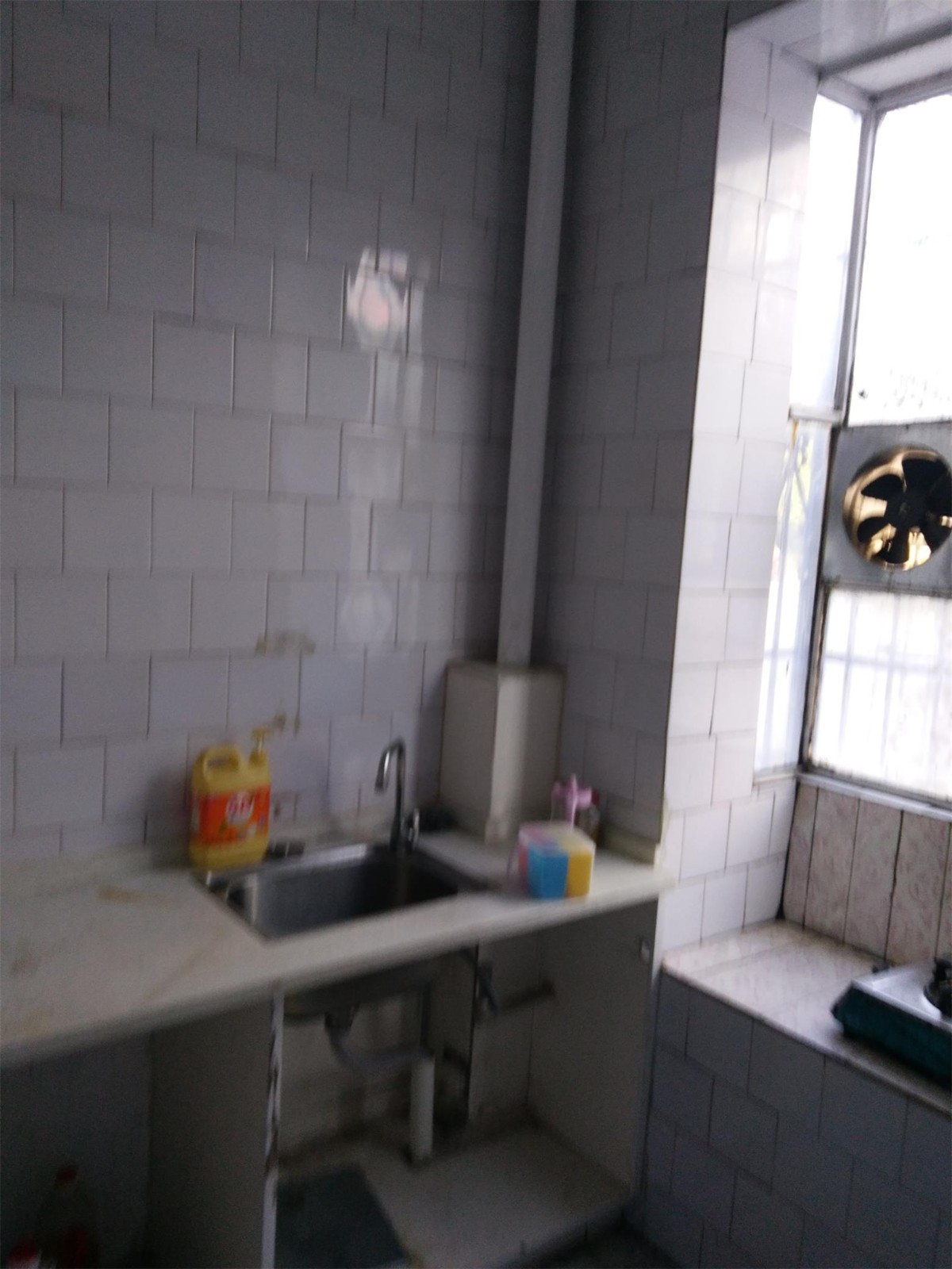 沃尔玛对面（原四汽配宿舍）