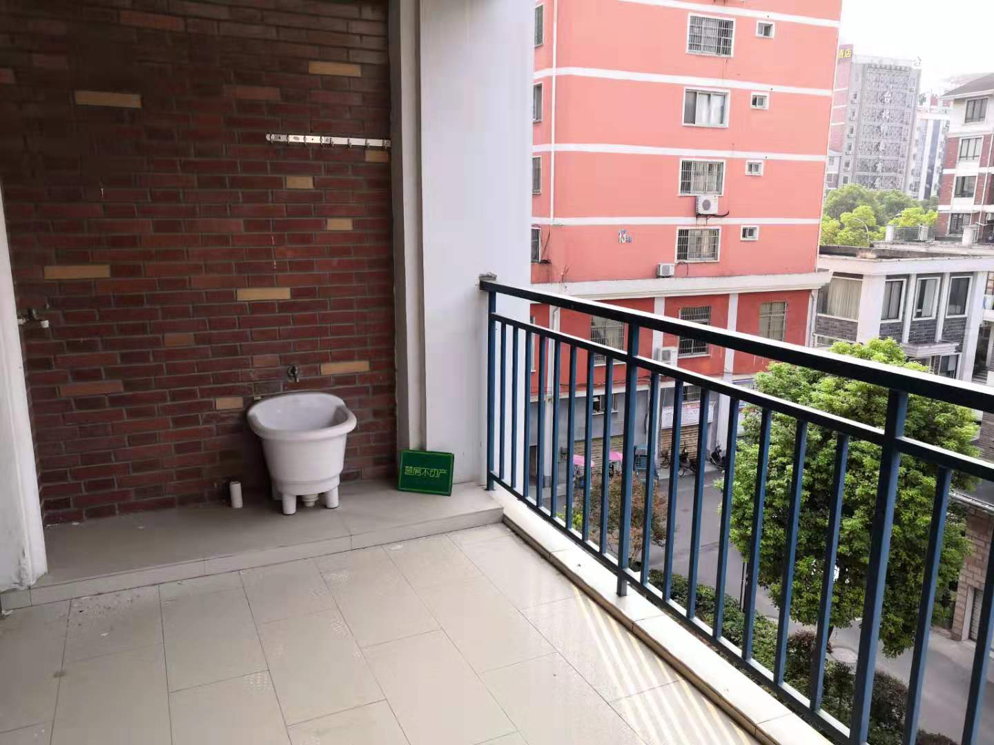 仙桃 德政金园新装修入住时间短南北通透3室2厅诚心出售