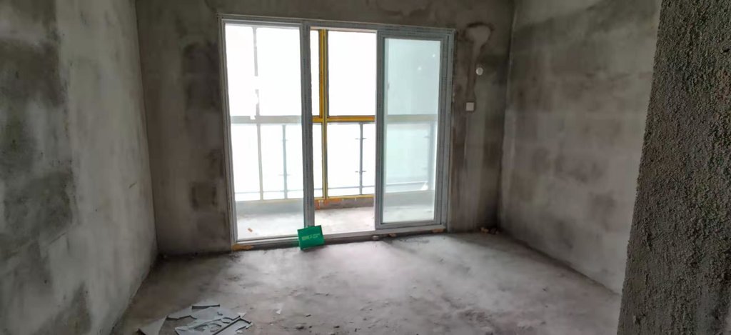 汉江景苑 毛坯4房 元泰未来城旁 上三中 城南的位置 城西的价格 买到就是赚到