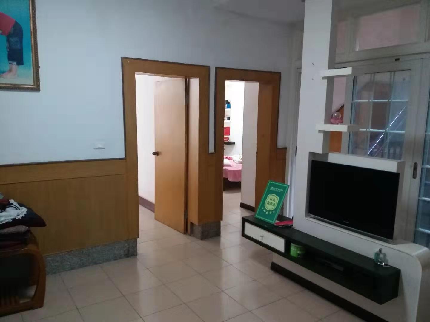 新生小区私房干净清爽拎包入住