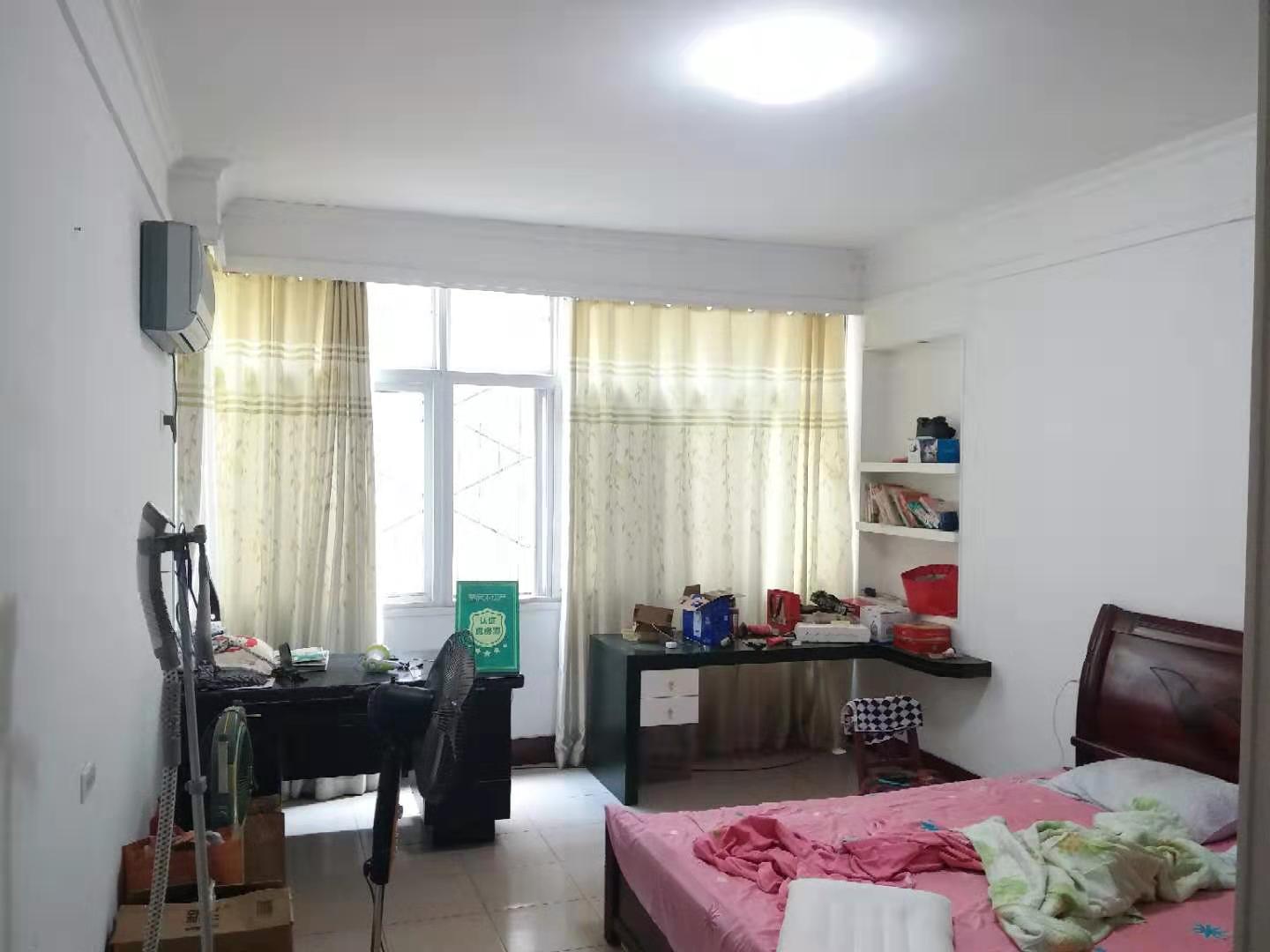 新生小区私房干净清爽拎包入住