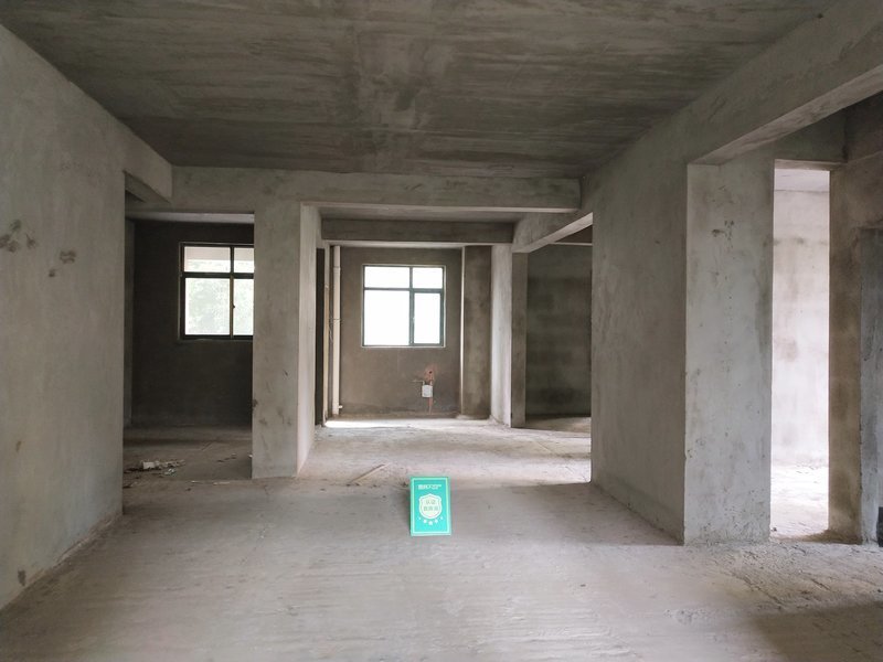 新城一号  城南好房源   毛坯大三房 实验二小旁 好楼层 采光佳