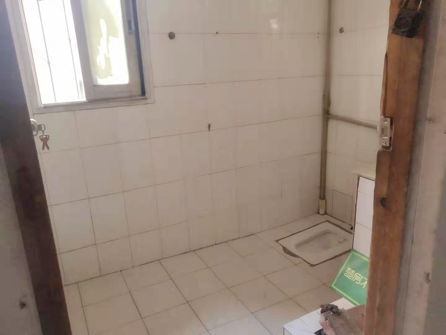 大新路 沔州 之间两干三层私房低价出售证件在手