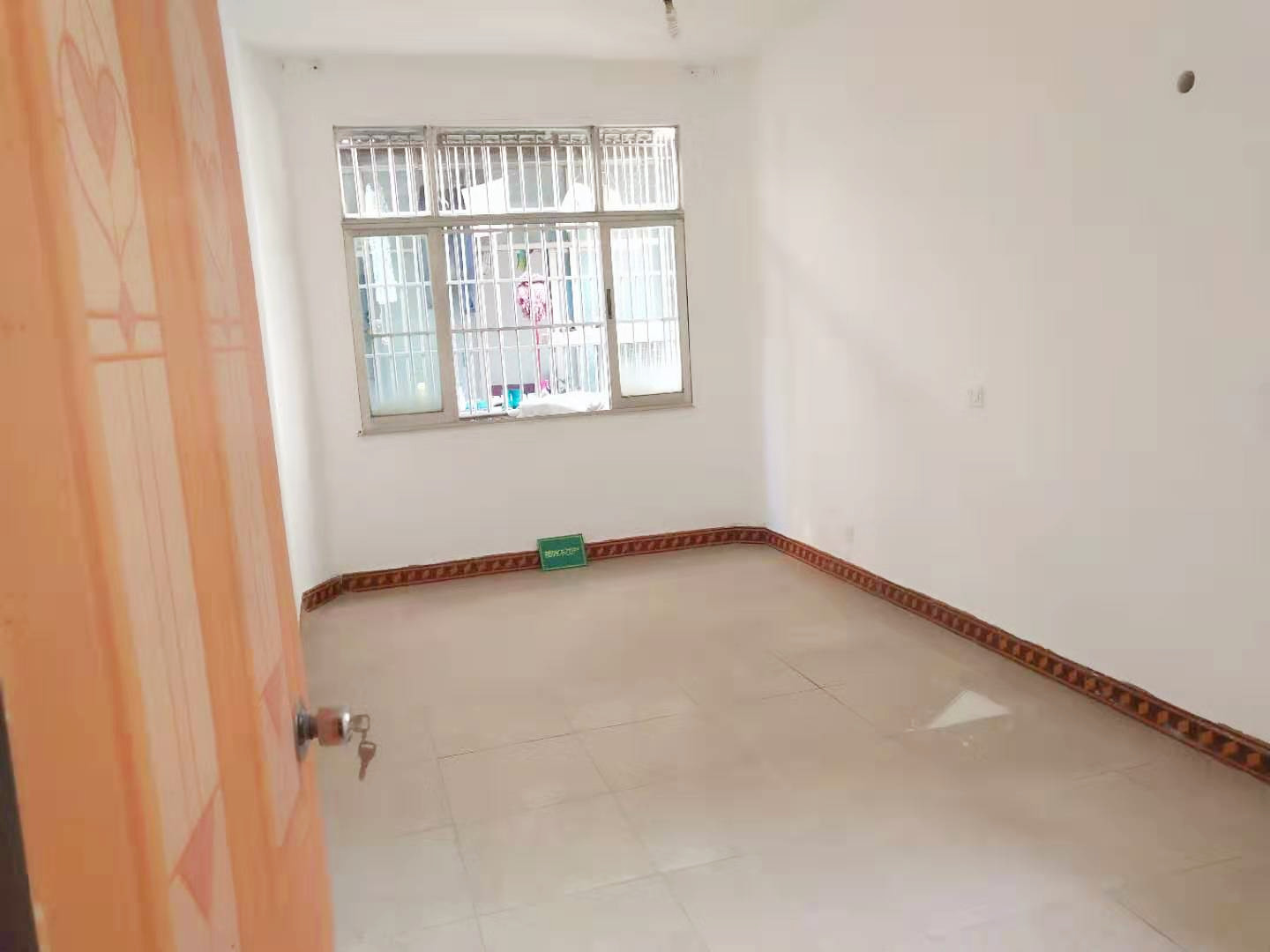 大新路 沔州 之间两干三层私房低价出售证件在手