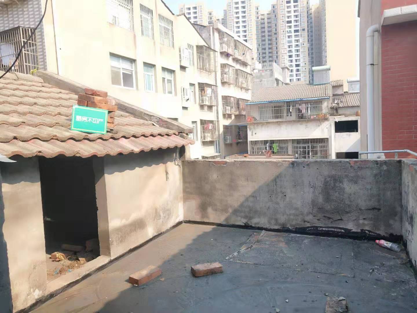 大新路 沔州 之间两干三层私房低价出售证件在手