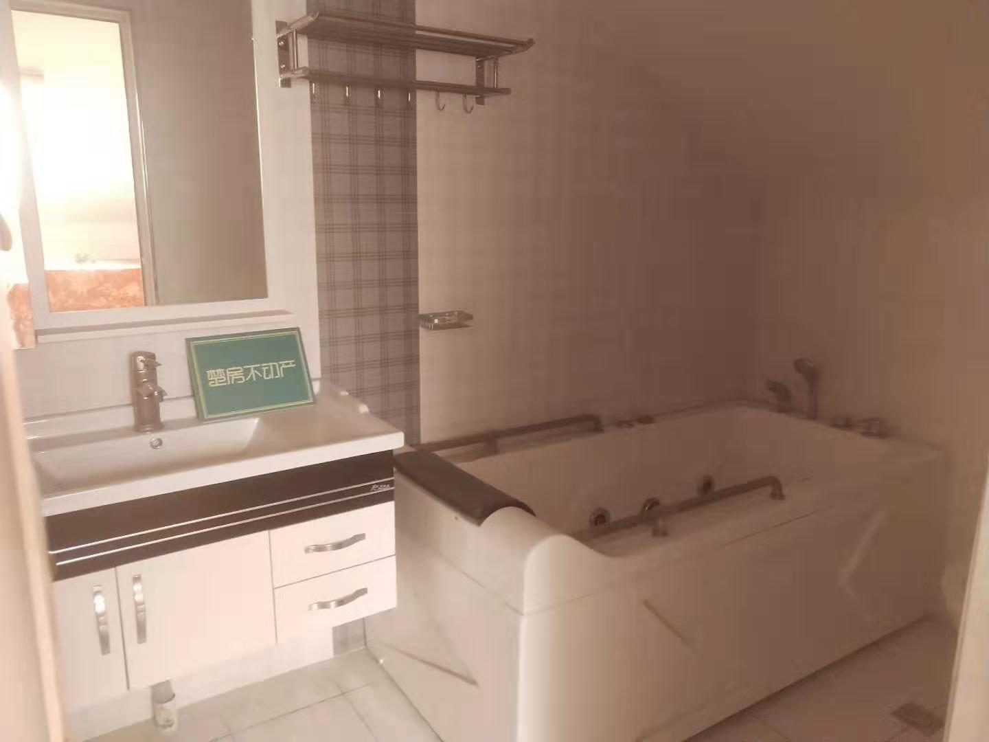 城西仙桃二小绿地华庭精装修南北通透复式楼诚心出售