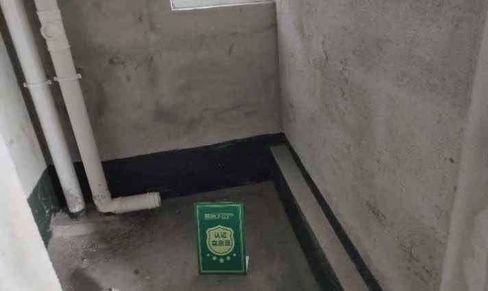 满庭春一期供暖精品毛坯大三房