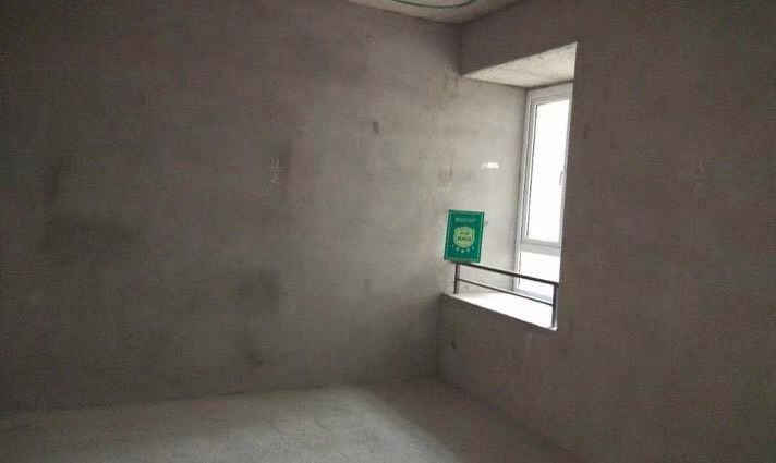 满庭春一期供暖精品毛坯大三房