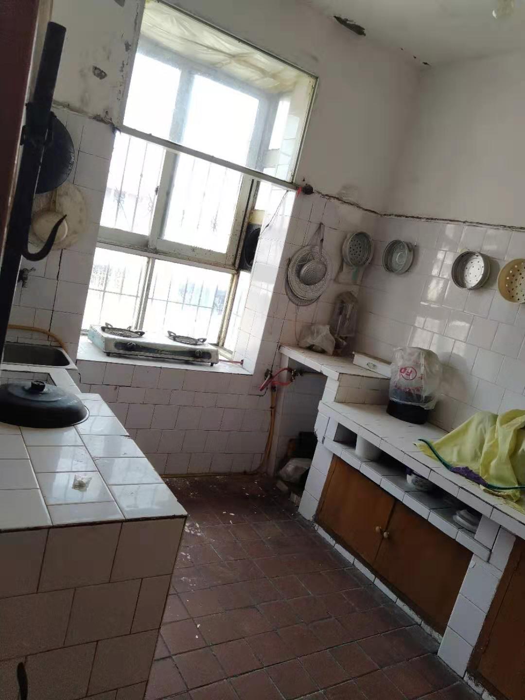 武商旁.证满两年，大户型，采光好，价格优惠，