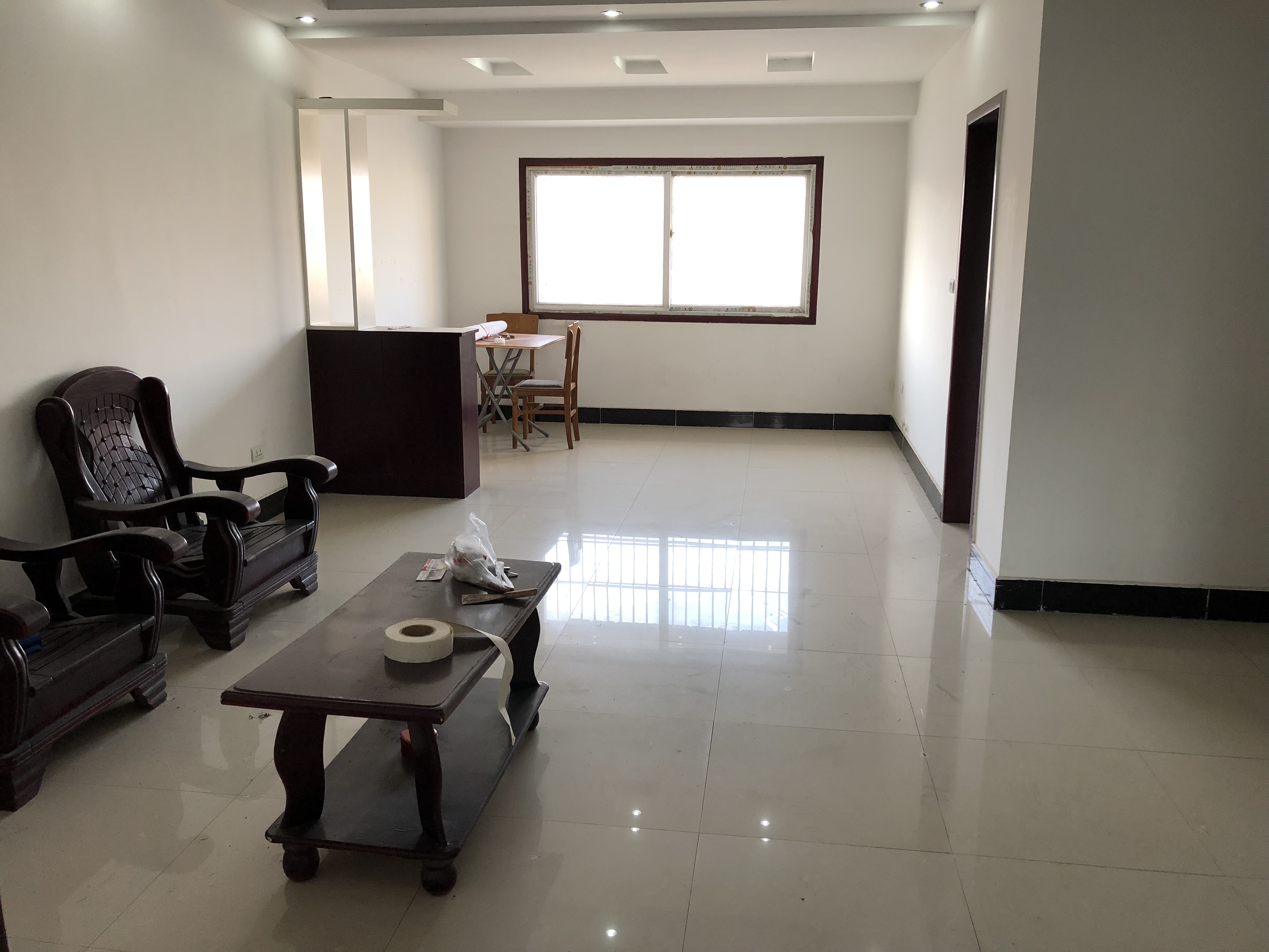 地段好，商业区，交通便利，精装房，价格美丽