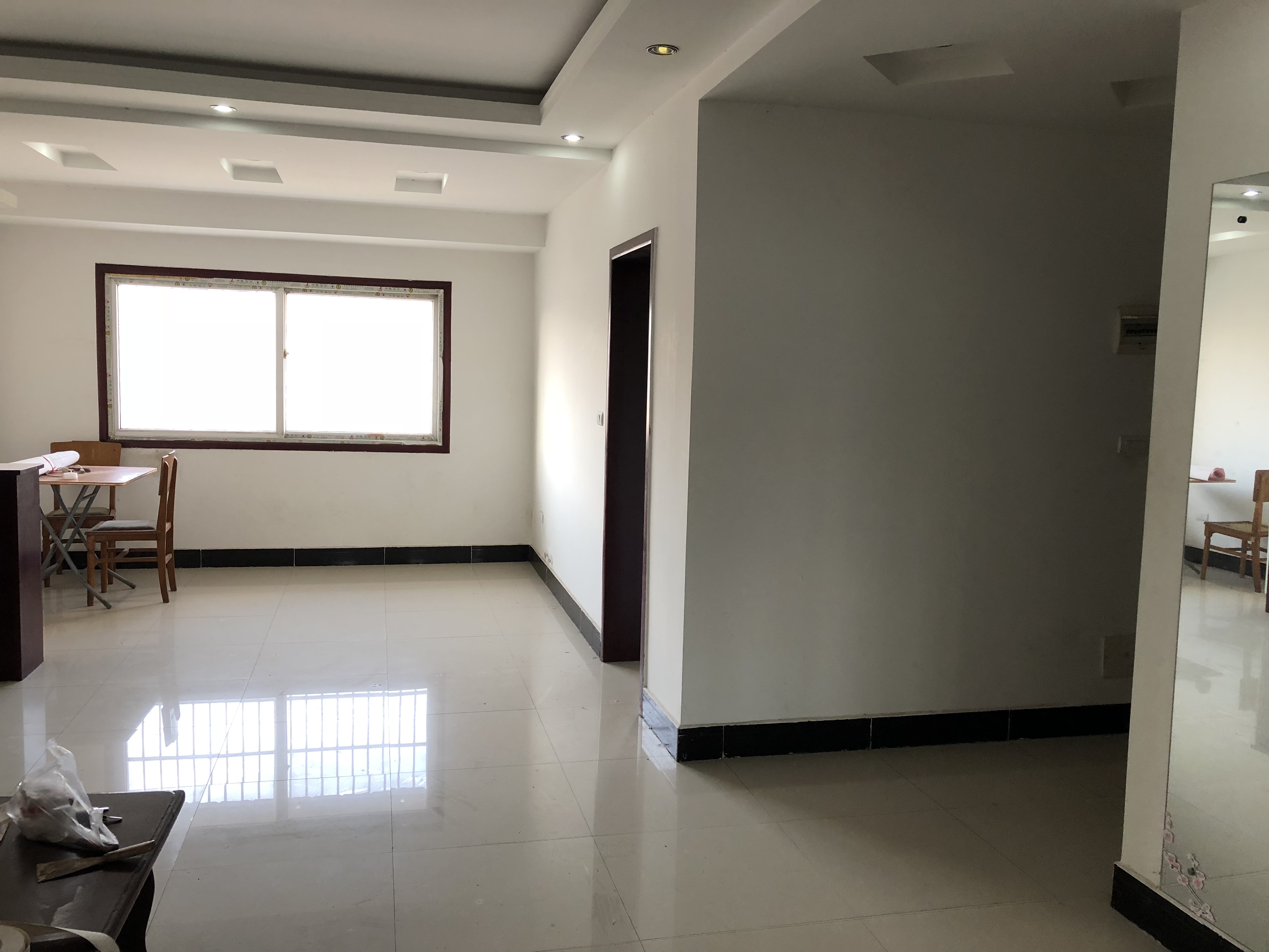 地段好，商业区，交通便利，精装房，价格美丽