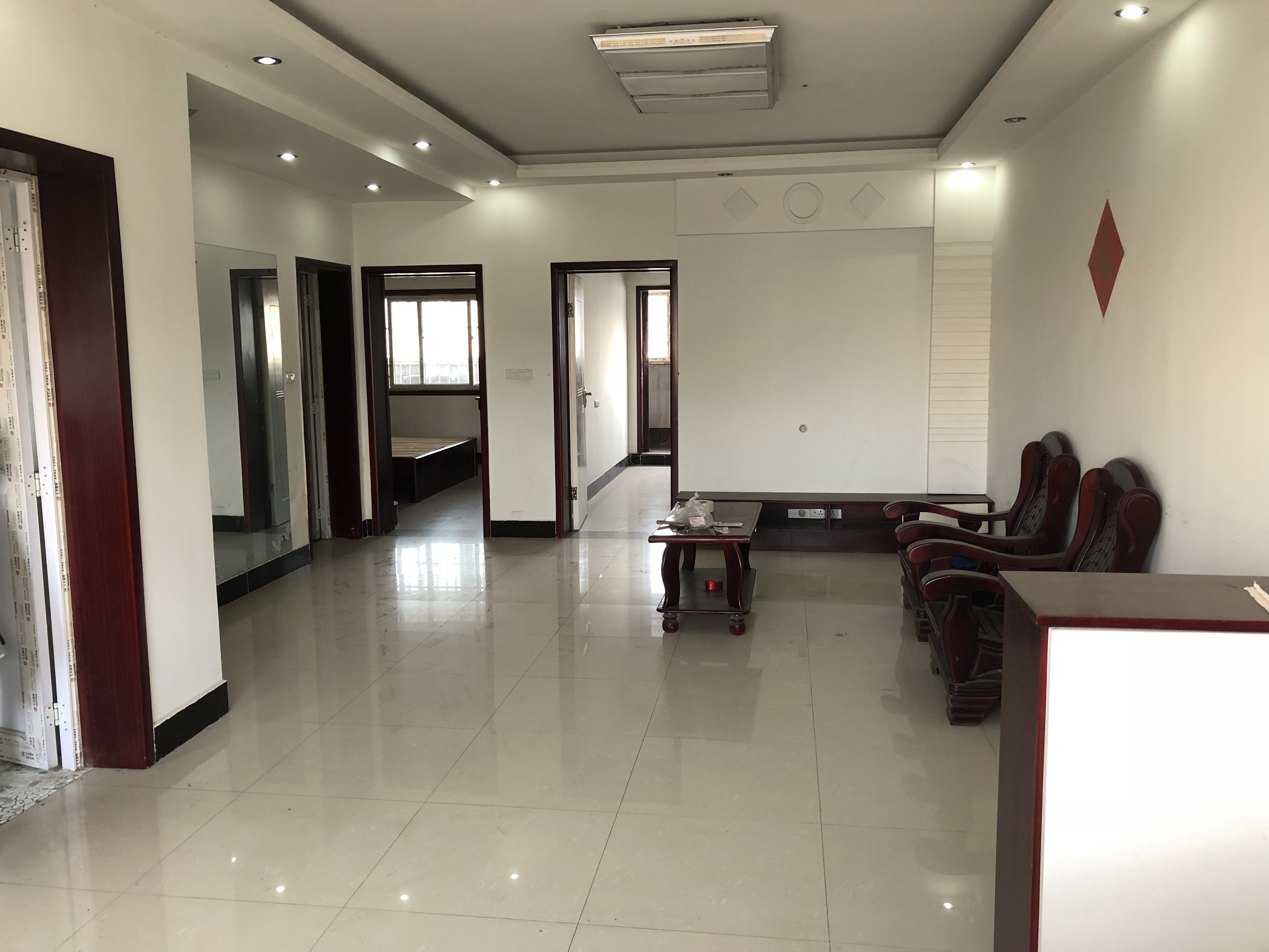 地段好，商业区，交通便利，精装房，价格美丽